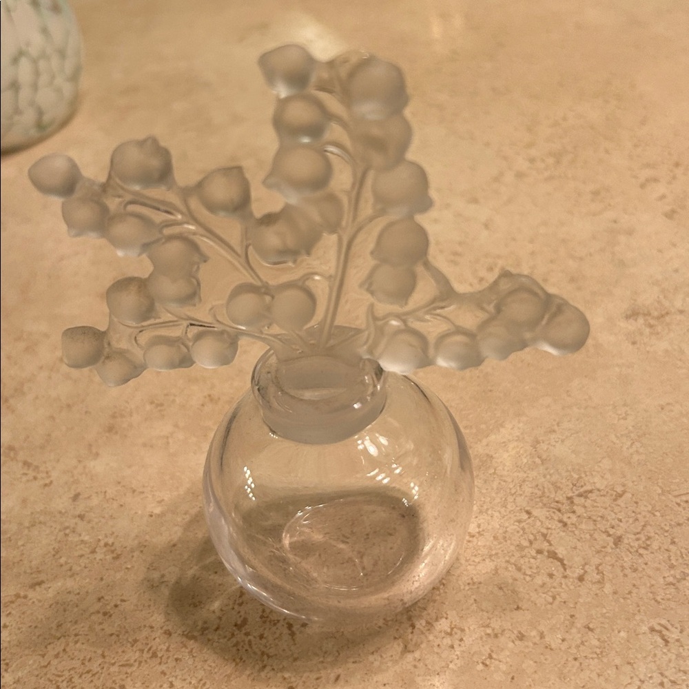 Elegant Glass Perfume Bottles Set - Picture 6 of 8